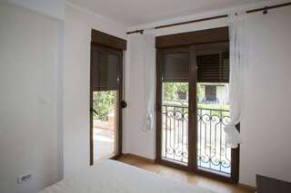 Апартаменты Apartment with swimming pool Будва Апартаменты с 3 спальнями-49